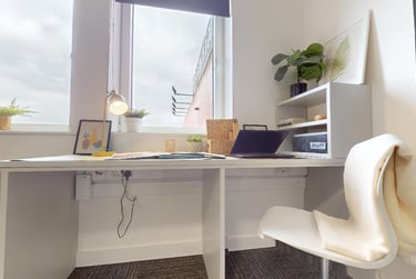 Bronze 2 Bed Apt Plus at iQ Newland House, 49 Mount St, Lenton, Nottingham, NG16HE - Image 2